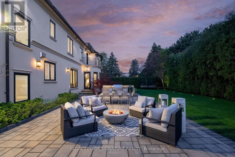 2 SPIREA COURT, Markham (Bayview Glen), Ontario, L3T2W1