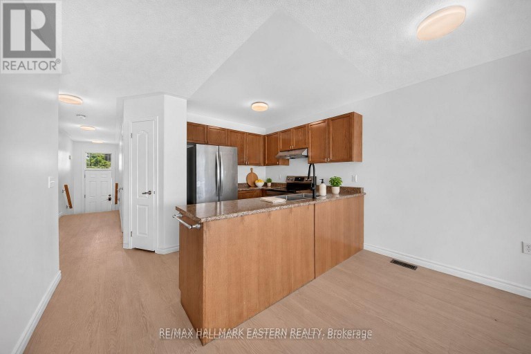 656 CLANCY CRESCENT, Peterborough (Otonabee Ward 1), Ontario, K9K2S3