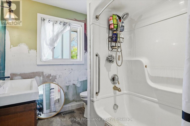 854 BARNARDO AVENUE, Peterborough (Northcrest Ward 5), Ontario, K9H5V9