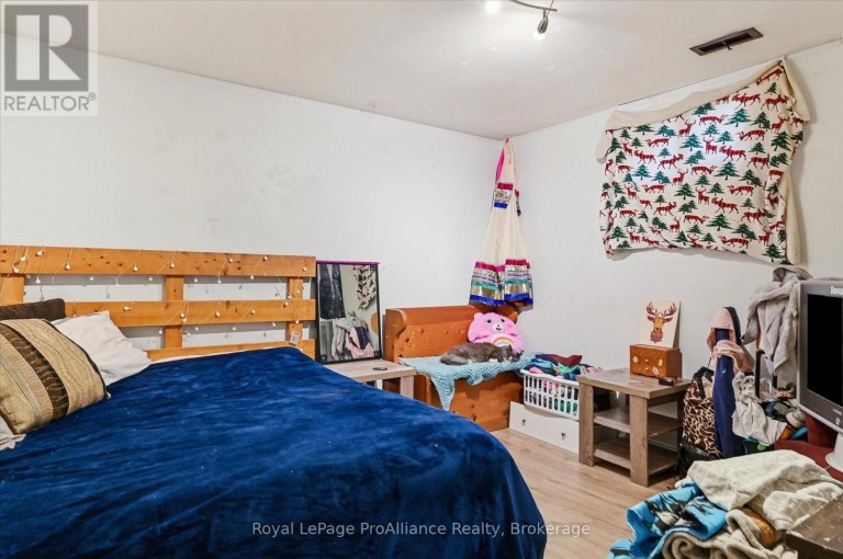 854 BARNARDO AVENUE, Peterborough (Northcrest Ward 5), Ontario, K9H5V9