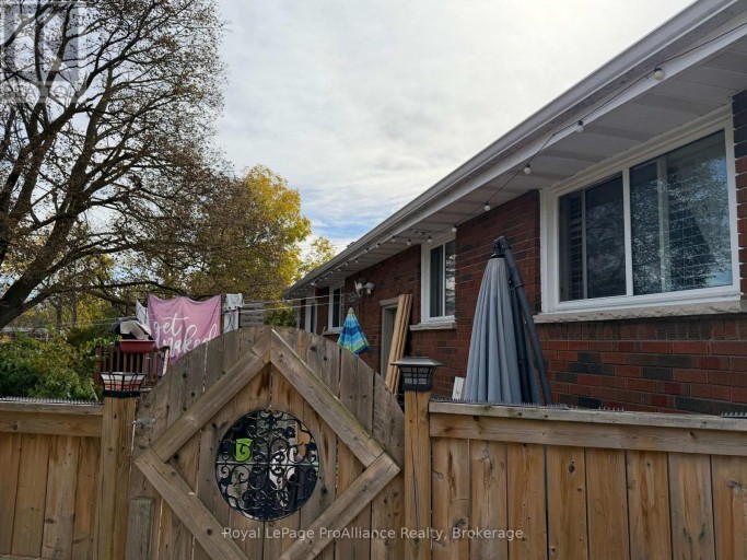 854 BARNARDO AVENUE, Peterborough (Northcrest Ward 5), Ontario, K9H5V9