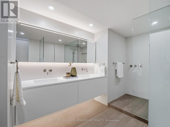 1002 - 1166 BAY STREET, Toronto (Bay Street Corridor), Ontario, M5S2X8