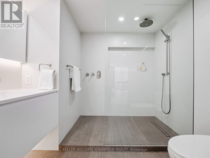 1002 - 1166 BAY STREET, Toronto (Bay Street Corridor), Ontario, M5S2X8