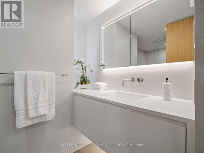 1002 - 1166 BAY STREET, Toronto (Bay Street Corridor), Ontario, M5S2X8