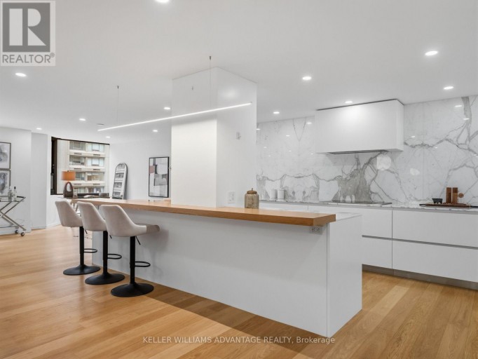 1002 - 1166 BAY STREET, Toronto (Bay Street Corridor), Ontario, M5S2X8