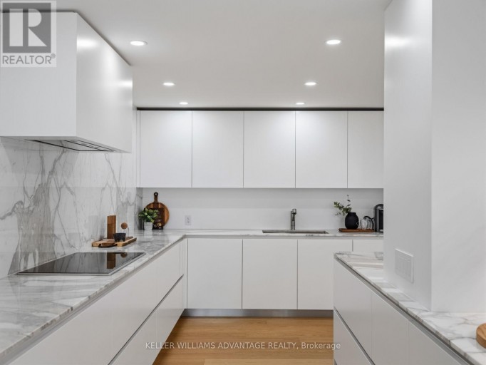 1002 - 1166 BAY STREET, Toronto (Bay Street Corridor), Ontario, M5S2X8