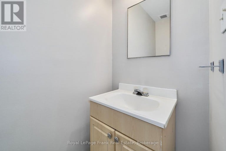 39 - 321 BLACKTHORN STREET, Oshawa (Eastdale), Ontario, L1K1L3