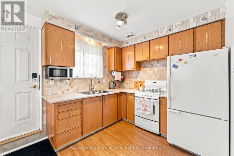317 DWIGHT AVENUE, Oshawa (Lakeview), Ontario, L1J1K8