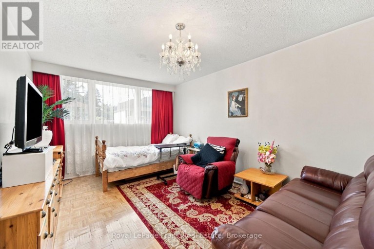 317 DWIGHT AVENUE, Oshawa (Lakeview), Ontario, L1J1K8