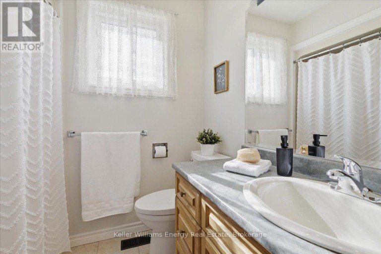 724 CLIFTON DRIVE, Oshawa (Centennial), Ontario, L1G2Z1
