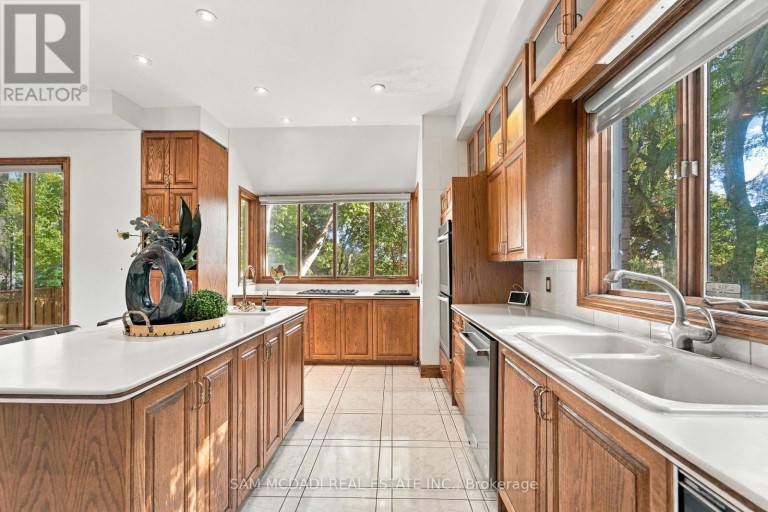 2480 MISSISSAUGA ROAD, Mississauga (Sheridan), Ontario, L5H2L5