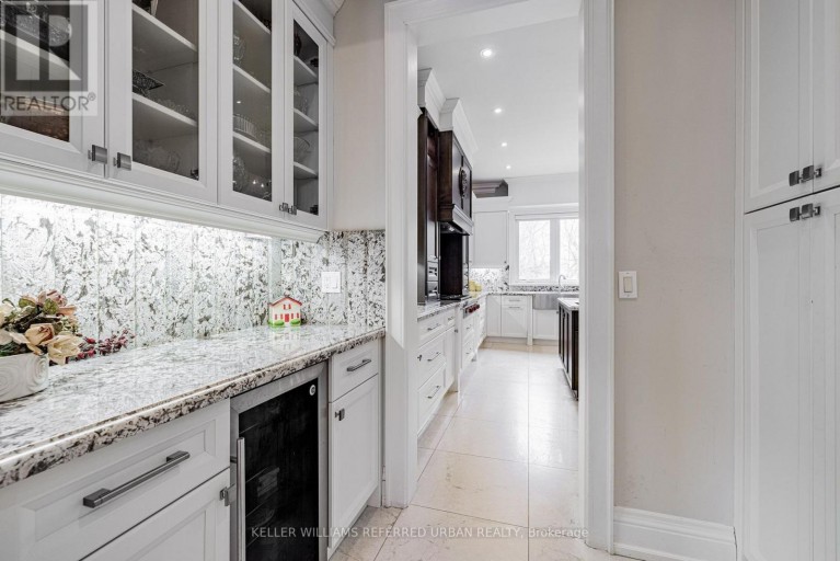 60 HAWKSBURY DRIVE, Toronto (Bayview Village), Ontario, M2K1M5