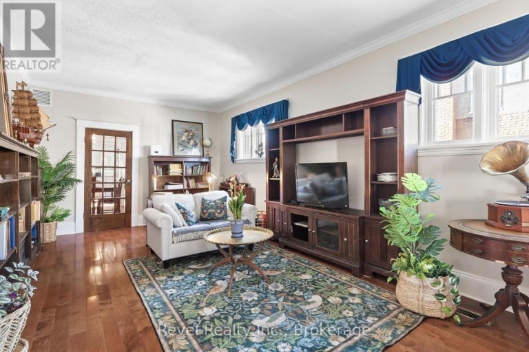 27 FRANCIS STREET, Kawartha Lakes (Lindsay), Ontario, K9V3R8