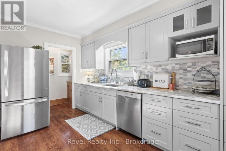 27 FRANCIS STREET, Kawartha Lakes (Lindsay), Ontario, K9V3R8