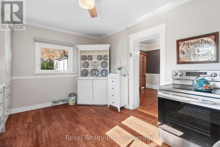 27 FRANCIS STREET, Kawartha Lakes (Lindsay), Ontario, K9V3R8