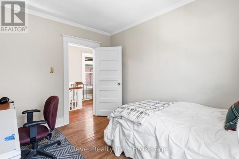 27 FRANCIS STREET, Kawartha Lakes (Lindsay), Ontario, K9V3R8