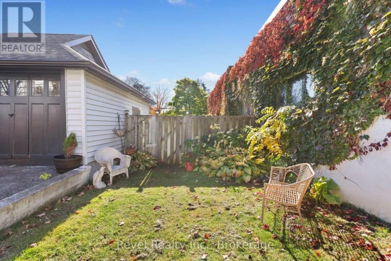 27 FRANCIS STREET, Kawartha Lakes (Lindsay), Ontario, K9V3R8
