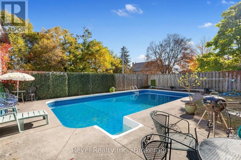 27 FRANCIS STREET, Kawartha Lakes (Lindsay), Ontario, K9V3R8