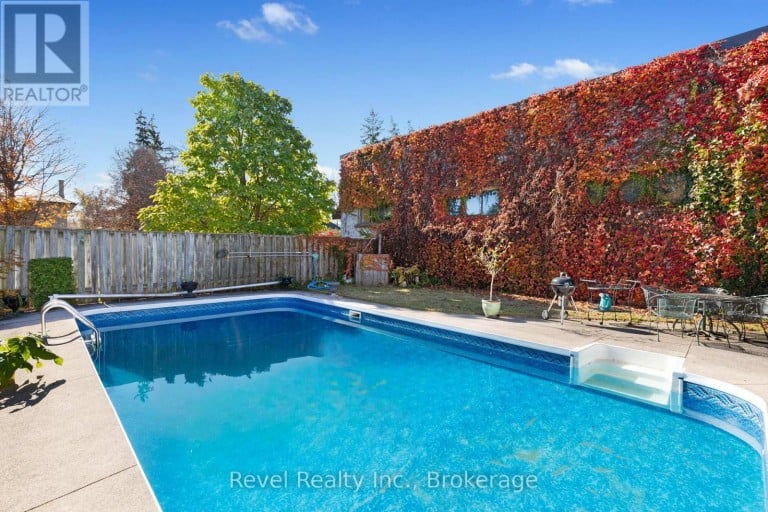 27 FRANCIS STREET, Kawartha Lakes (Lindsay), Ontario, K9V3R8