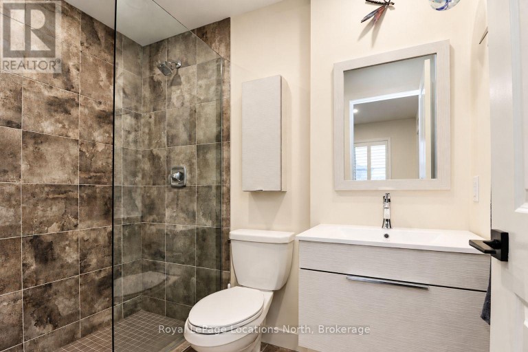 204 - 11 BECKWITH LANE, Blue Mountains, Ontario, L9Y0C7