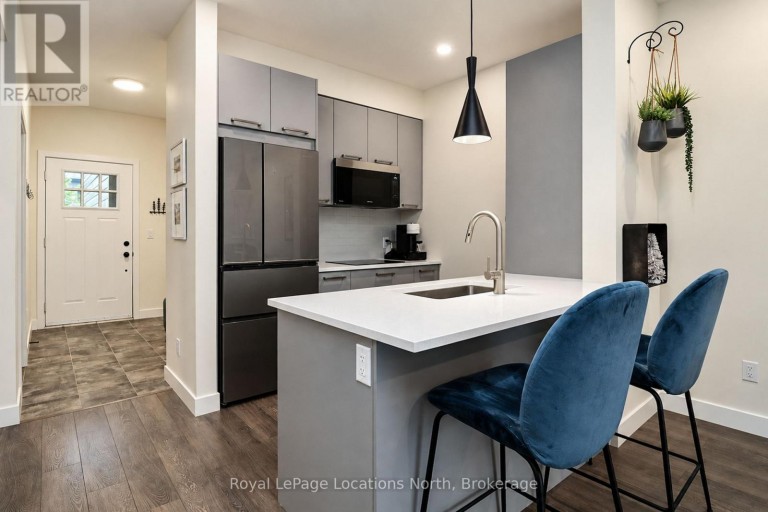 204 - 11 BECKWITH LANE, Blue Mountains, Ontario, L9Y0C7