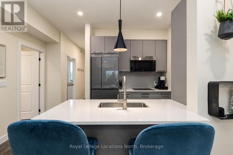204 - 11 BECKWITH LANE, Blue Mountains, Ontario, L9Y0C7