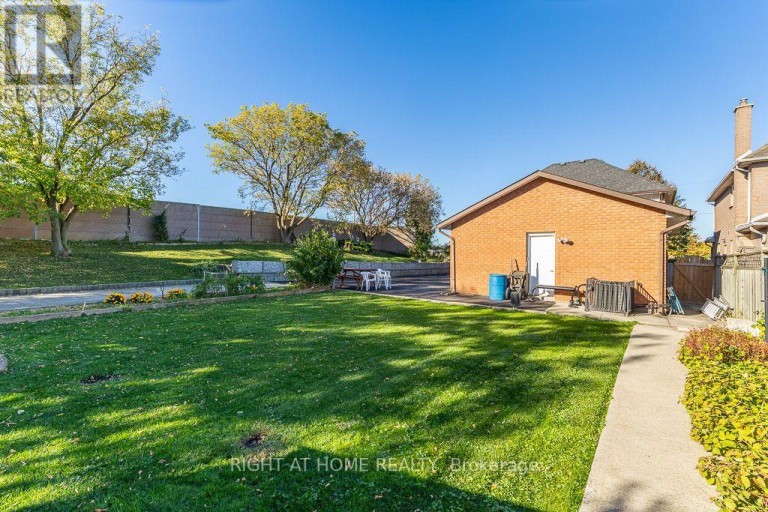 468 DEWITT ROAD, Hamilton (Stoney Creek), Ontario, L8E5A5