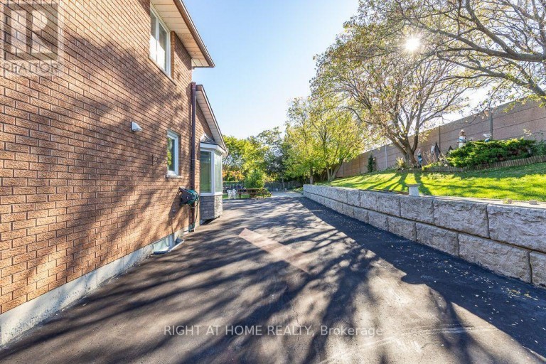 468 DEWITT ROAD, Hamilton (Stoney Creek), Ontario, L8E5A5