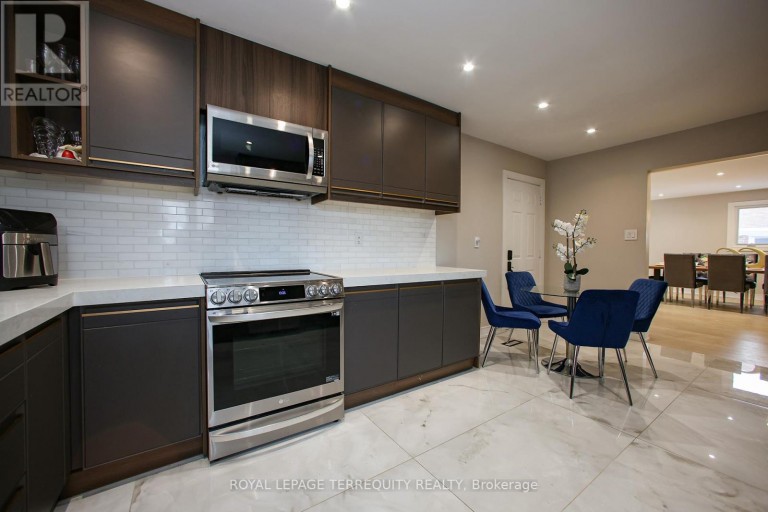 UPPER - 66 MOORE PARK AVENUE, Toronto (Newtonbrook West), Ontario, M2M1M9