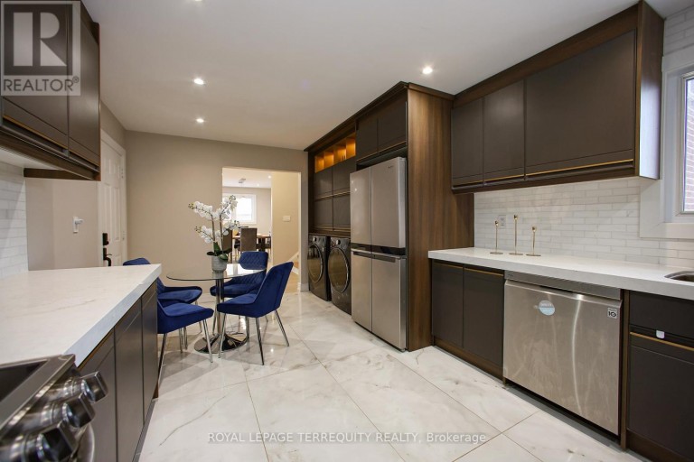 UPPER - 66 MOORE PARK AVENUE, Toronto (Newtonbrook West), Ontario, M2M1M9