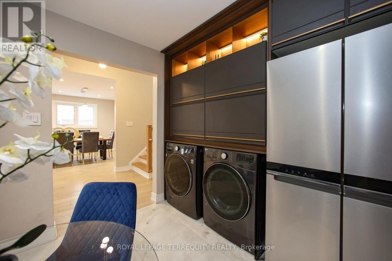 UPPER - 66 MOORE PARK AVENUE, Toronto (Newtonbrook West), Ontario, M2M1M9