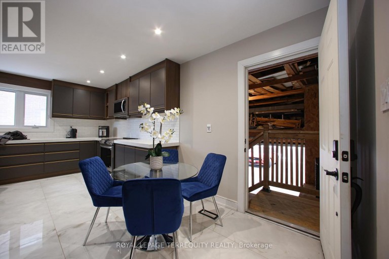 UPPER - 66 MOORE PARK AVENUE, Toronto (Newtonbrook West), Ontario, M2M1M9