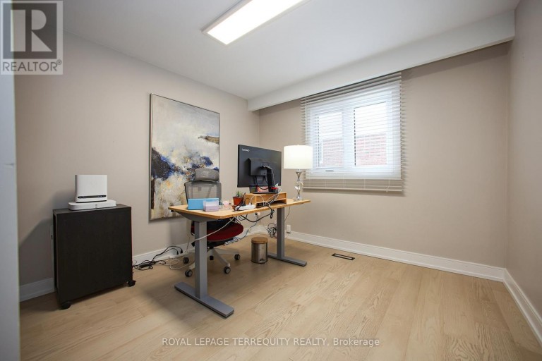 UPPER - 66 MOORE PARK AVENUE, Toronto (Newtonbrook West), Ontario, M2M1M9