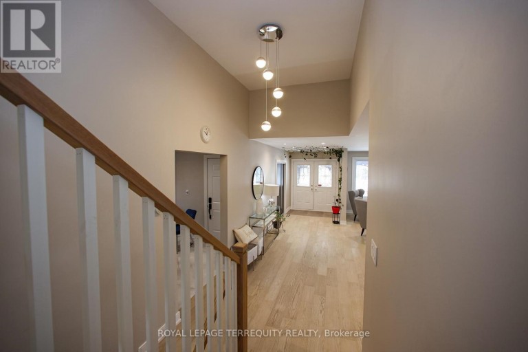 UPPER - 66 MOORE PARK AVENUE, Toronto (Newtonbrook West), Ontario, M2M1M9