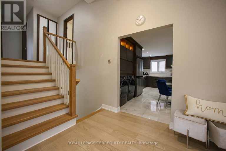 UPPER - 66 MOORE PARK AVENUE, Toronto (Newtonbrook West), Ontario, M2M1M9