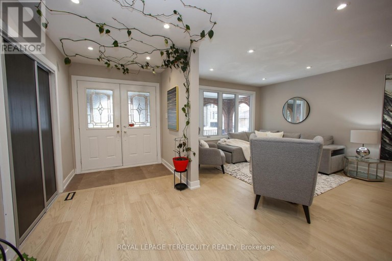 UPPER - 66 MOORE PARK AVENUE, Toronto (Newtonbrook West), Ontario, M2M1M9