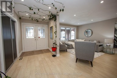 UPPER - 66 MOORE PARK AVENUE Toronto (Newtonbrook West) Ontario photo 3