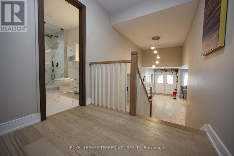 UPPER - 66 MOORE PARK AVENUE, Toronto (Newtonbrook West), Ontario, M2M1M9