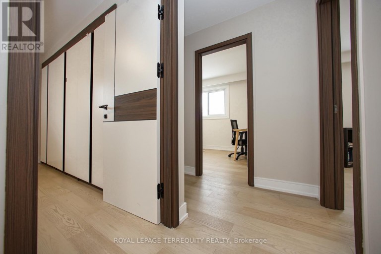 UPPER - 66 MOORE PARK AVENUE, Toronto (Newtonbrook West), Ontario, M2M1M9