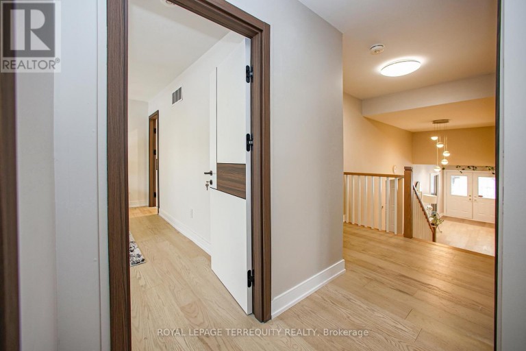 UPPER - 66 MOORE PARK AVENUE, Toronto (Newtonbrook West), Ontario, M2M1M9