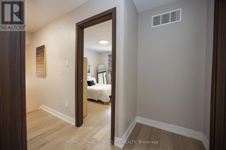UPPER - 66 MOORE PARK AVENUE, Toronto (Newtonbrook West), Ontario, M2M1M9