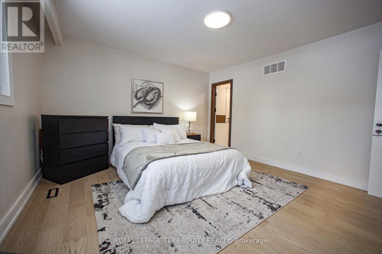 UPPER - 66 MOORE PARK AVENUE, Toronto (Newtonbrook West), Ontario, M2M1M9