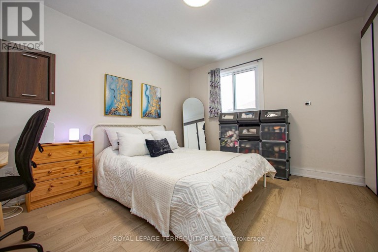 UPPER - 66 MOORE PARK AVENUE, Toronto (Newtonbrook West), Ontario, M2M1M9