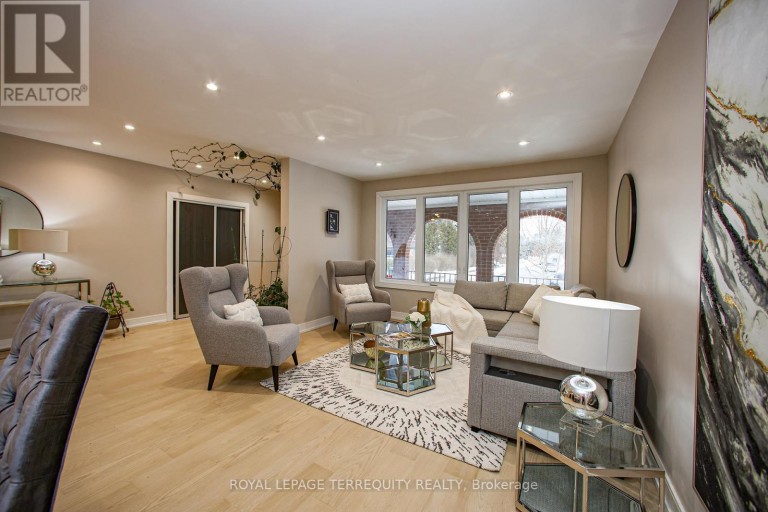 UPPER - 66 MOORE PARK AVENUE, Toronto (Newtonbrook West), Ontario, M2M1M9