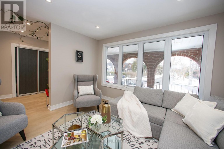 UPPER - 66 MOORE PARK AVENUE, Toronto (Newtonbrook West), Ontario, M2M1M9