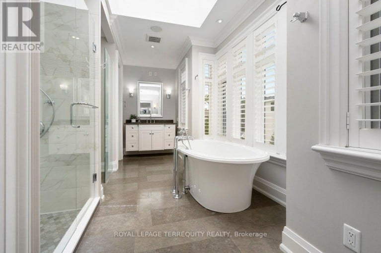 99 DUNEDIN DRIVE, Toronto (Kingsway South), Ontario, M8X2K8