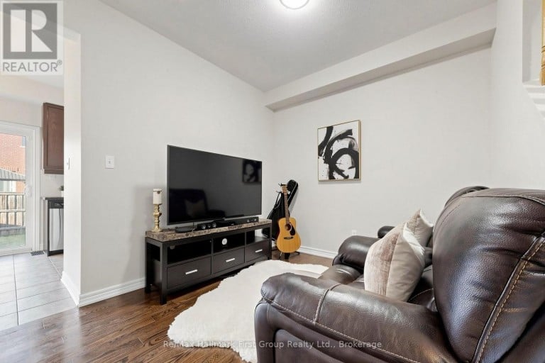124 KENNETH HOBBS AVENUE, Whitby (Pringle Creek), Ontario, L1R0J3