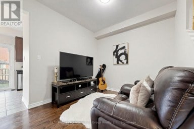 124 KENNETH HOBBS AVENUE Whitby (Pringle Creek) Ontario photo 11