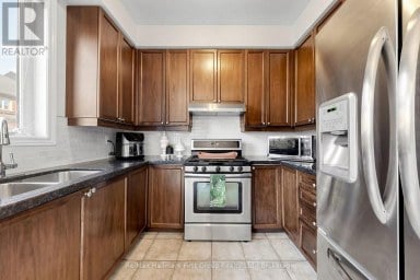 124 KENNETH HOBBS AVENUE Whitby (Pringle Creek) Ontario photo 12
