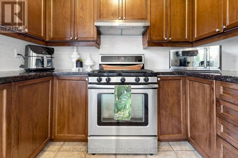 124 KENNETH HOBBS AVENUE, Whitby (Pringle Creek), Ontario, L1R0J3
